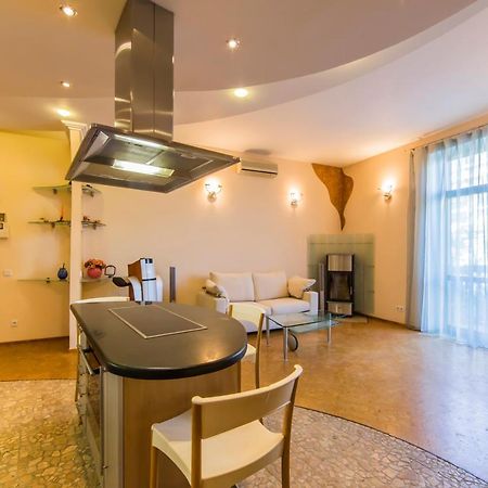 קייב 3-Room Apartments On Khreshchatyk. Building With Star מראה חיצוני תמונה