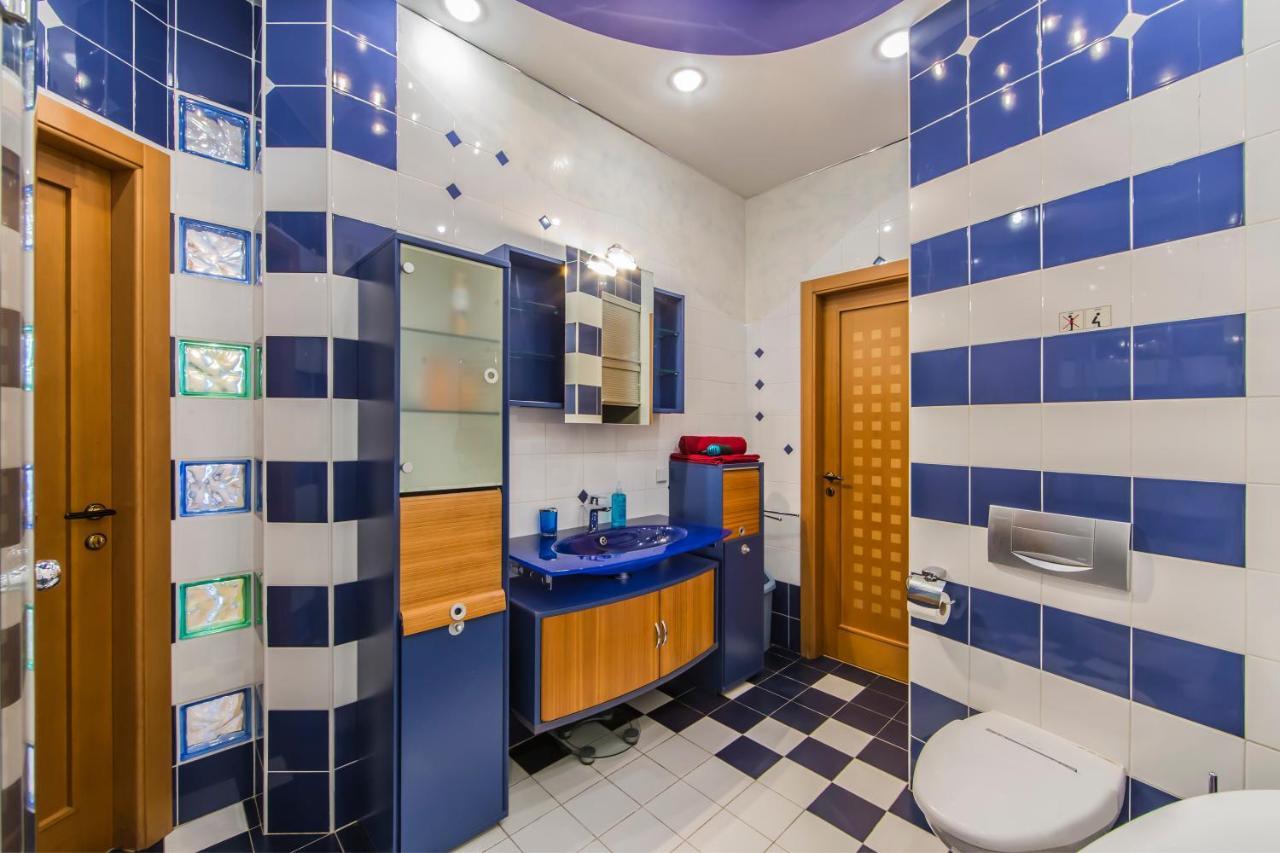 קייב 3-Room Apartments On Khreshchatyk. Building With Star מראה חיצוני תמונה