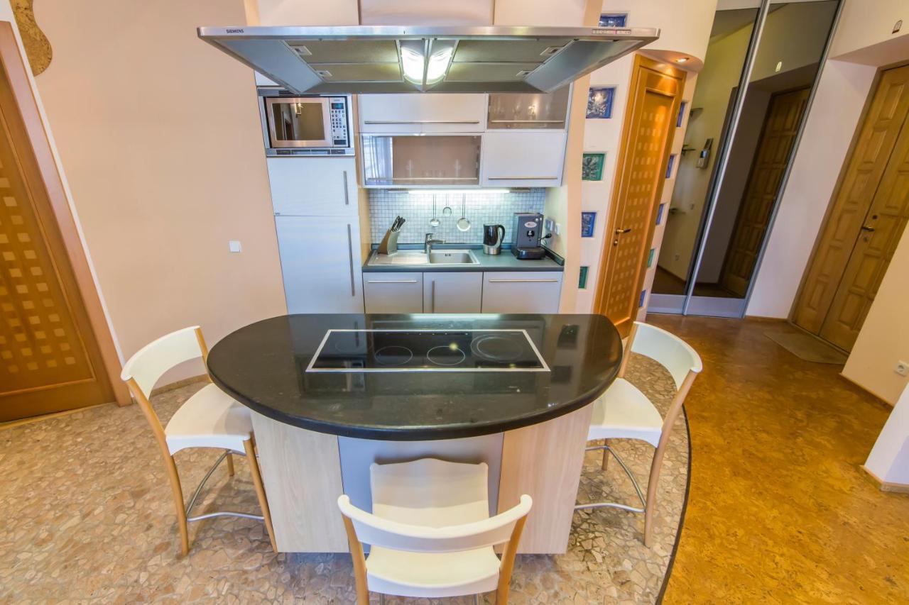 קייב 3-Room Apartments On Khreshchatyk. Building With Star מראה חיצוני תמונה
