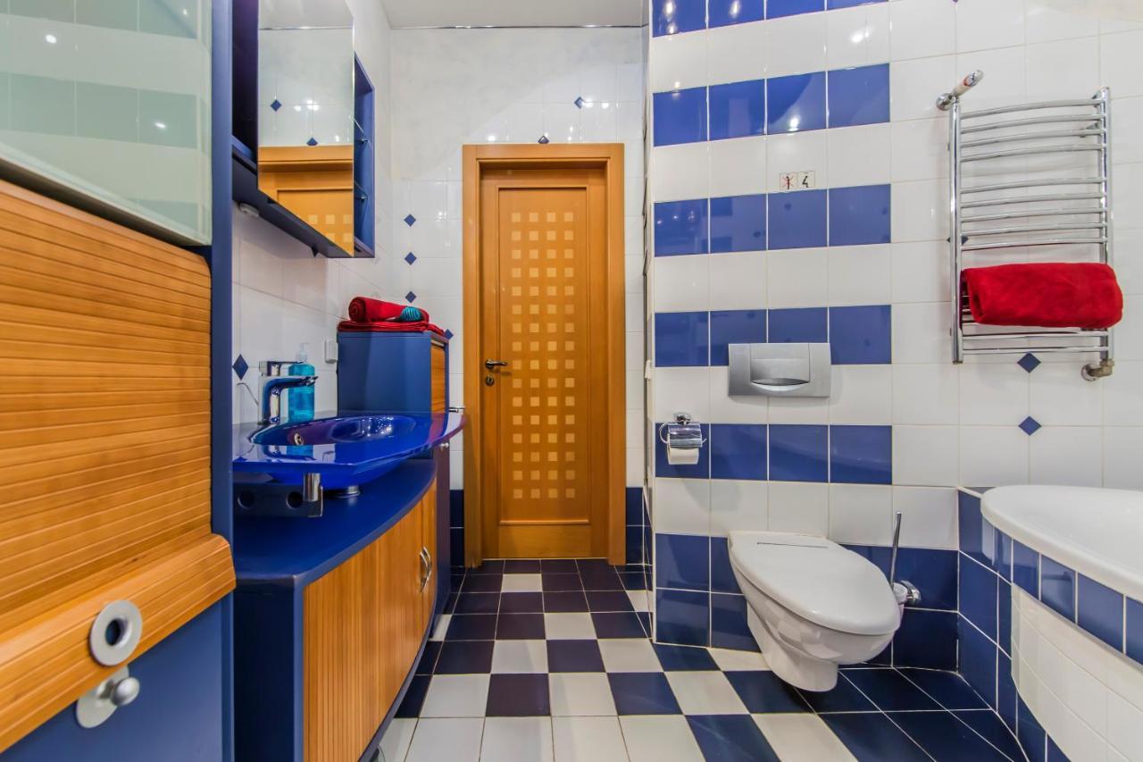 קייב 3-Room Apartments On Khreshchatyk. Building With Star מראה חיצוני תמונה