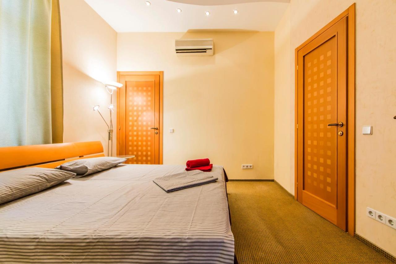 קייב 3-Room Apartments On Khreshchatyk. Building With Star מראה חיצוני תמונה