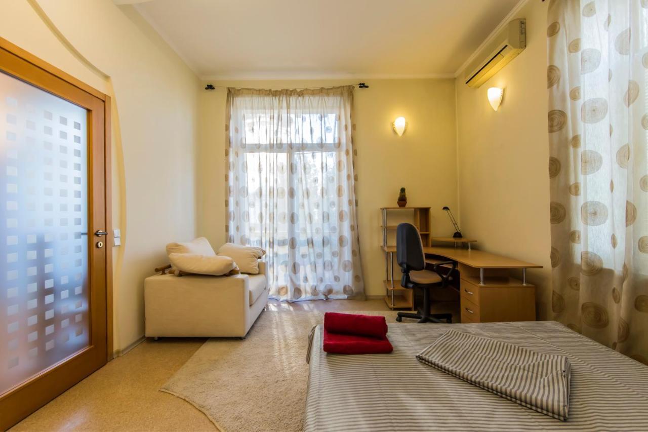 קייב 3-Room Apartments On Khreshchatyk. Building With Star מראה חיצוני תמונה