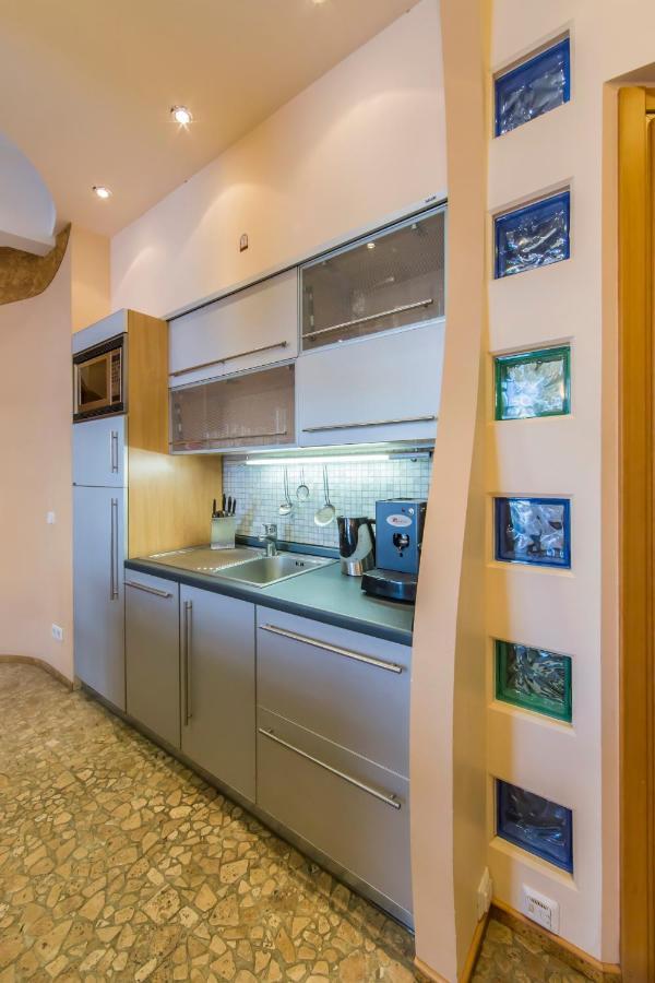 קייב 3-Room Apartments On Khreshchatyk. Building With Star מראה חיצוני תמונה